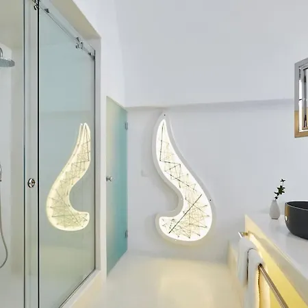 Numinous 1 * Oia (Santorini)